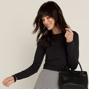 Yummi by Francesca’s Black long sleeve shirt